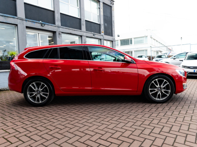Image for 2018 Volvo V60 2.0D4 SE LUXURY DELUXE 5DR ESTATE AUTOMATIC // MINT CONDITION WITH ONLY 96, 000 KMS // BUY WITH CONFIDENCE AA AND SIMI APPROVED DEALER 2025 // FINANCE ARRANGED // ALL TRADE INS WELCOME // 