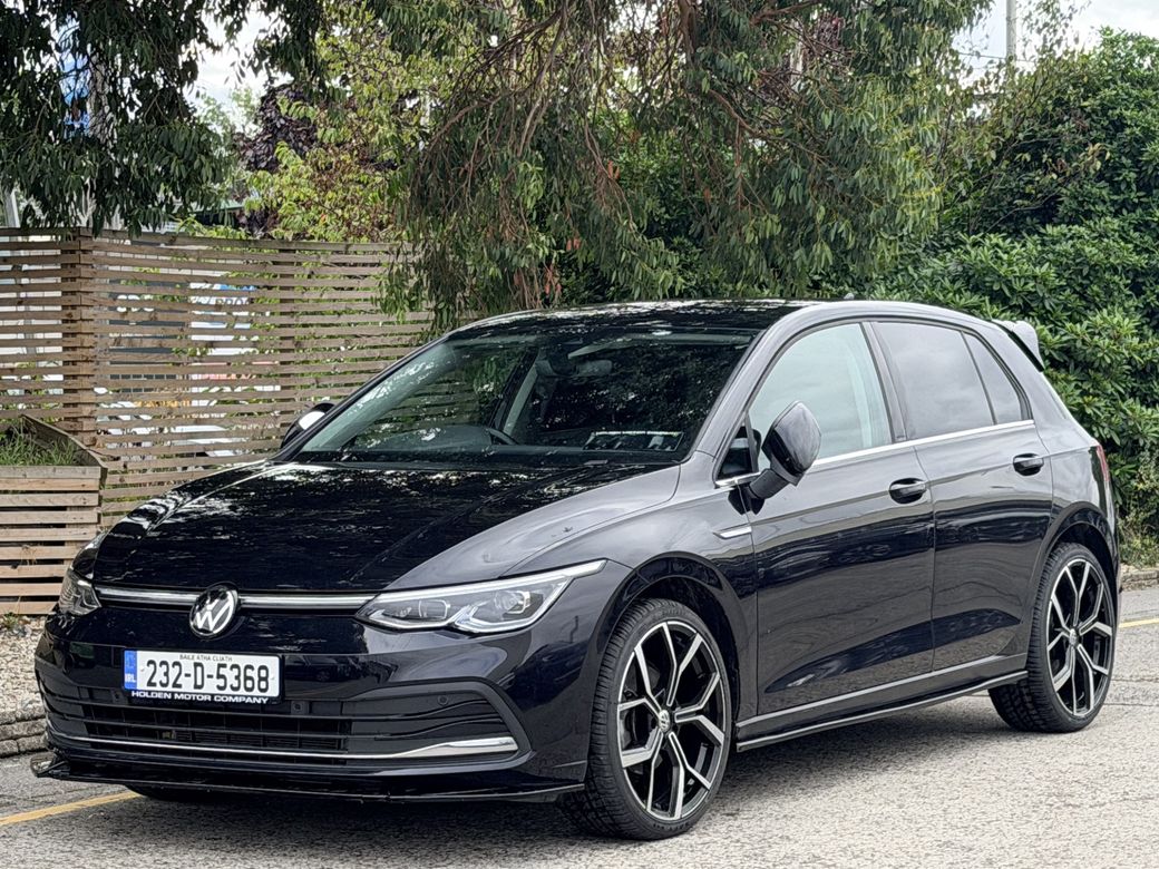 Image for 2023 Volkswagen Golf Style 2.0. WIRELESS PHONE CHARGER