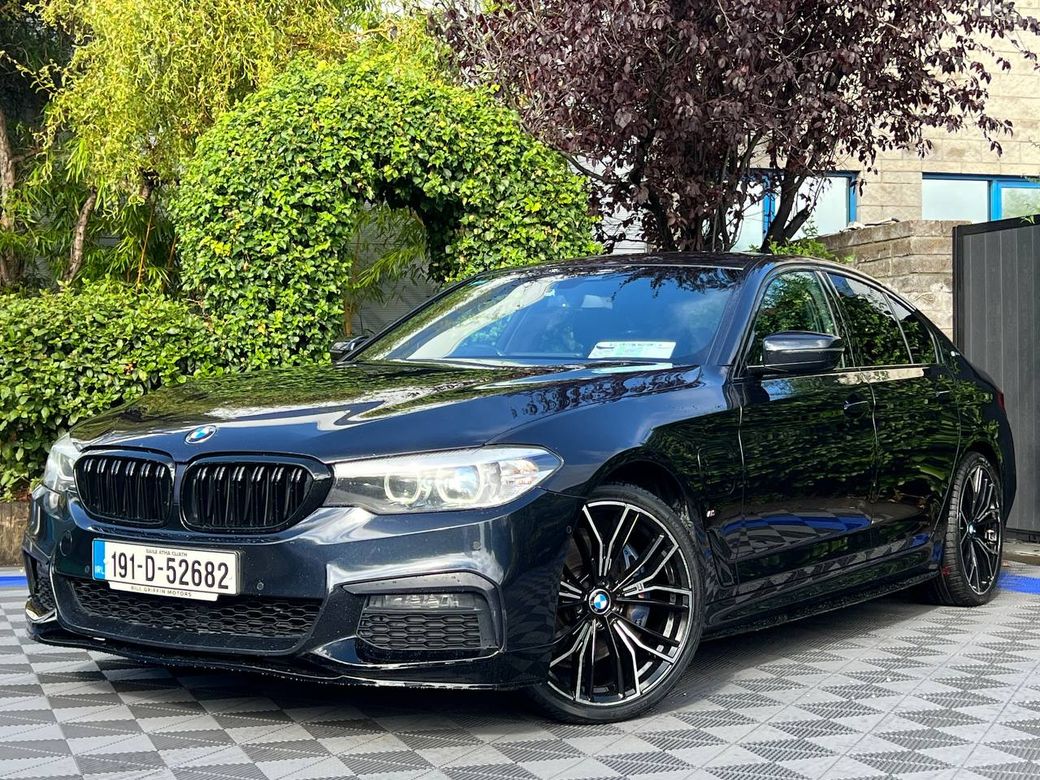 Image for 2019 BMW 5 Series 530e M-SPORT COMPETITION 2.0 HYBRID // HARMAN/KARDON SOUND SYSTEM // LEATHER HEATED & POWERED SEATS // SAT NAV