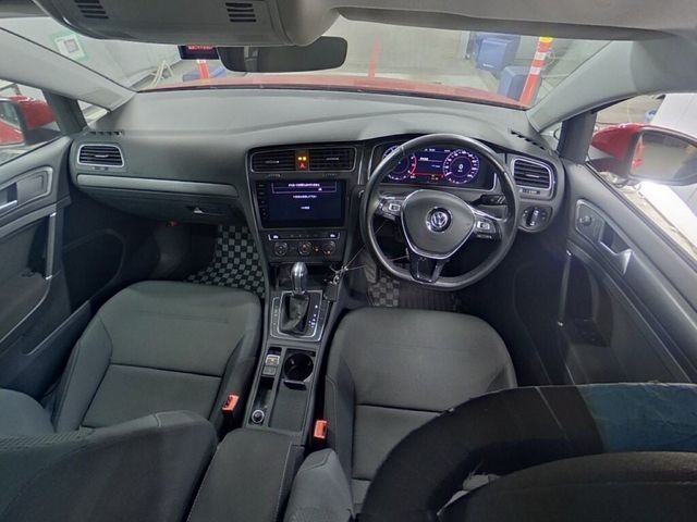 Image for 2018 Volkswagen Golf 1.2 AUTOMATIC TSI COMFORT LINE - FACTORY ALLOYS - CRUISE CONTROL - DIGITAL DASH