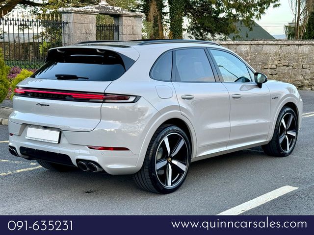 Image for 2024 Porsche Cayenne 3.0 V6 E-HYBRID==HIGH SPEC==