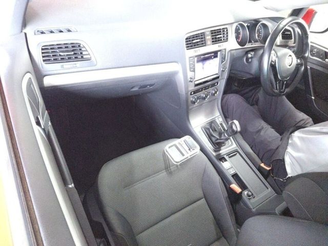Image for 2016 Volkswagen Golf 1.2 AUTOMATIC TSI COMFORT LINE ESTATE - FACTORY ALLOYS - REVERSE CAMERA