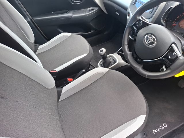 Image for 2015 Toyota Aygo 1.0 5DR X-play 4DR