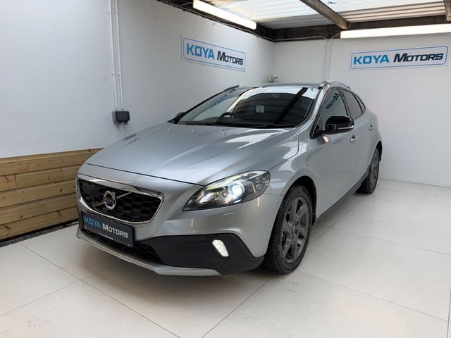 Image for 2016 Volvo V40 Cross Country 2.0 D4 CROSS COUNTRY SE LUXURY DIESEL 190 BHP AUTOMATIC // FULL LEATHER ELECTRIC SEATS // REVERSING CAMERA // CRUISE CONTROL // LANE ASSIST // FULL HARMAN KARDON SURROUND SOUND SYSTEM // TOP SPEC