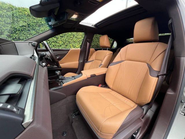 Image for 2021 Lexus ES 300h LUXURY 2.5 HYBRID AUTO ** HUGE SPEC ** // LEATHER HEATED & COOLED SEATS // 360 PARKING CAMERAS // OPENING SUNROOF