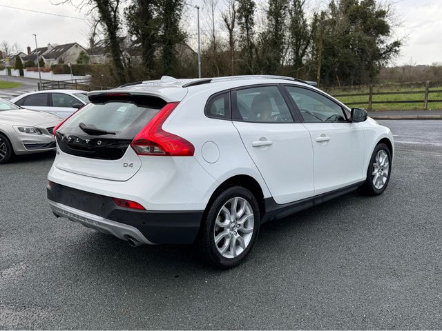 Image for 2018 Volvo V40 2.0 D4 CROSS COUNTRY SE LUXURY DIESEL 190 BHP AUTOMATIC // FULL LEATHER ELECTRIC SEATS // REVERSING CAMERA // CRUISE CONTROL // LANE ASSIST // FULL HARMAN KARDON SURROUND SOUND SYSTEM // TOP SPEC