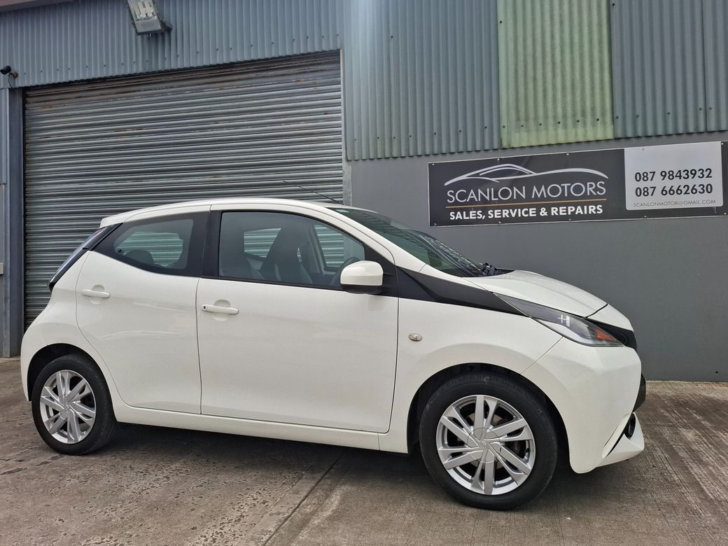 Image for 2015 Toyota Aygo 1.0 5DR X-play 4DR