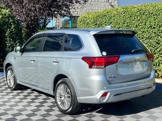 Image for 2022 Mitsubishi Outlander 2.4 PLUG-IN HYBRID AUTO // LEATHER/ALCANTARA HEATED SEATS // 360 PARKING CAMERA // ADAPTIVE CRUISE CONTROL