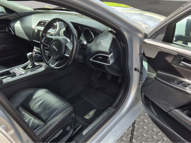 Image for 2017 Jaguar XE 2.0 D PRESTIGE * SILVER MET / BLACK LEATHER * SAT NAV * HEATED SEATS * 