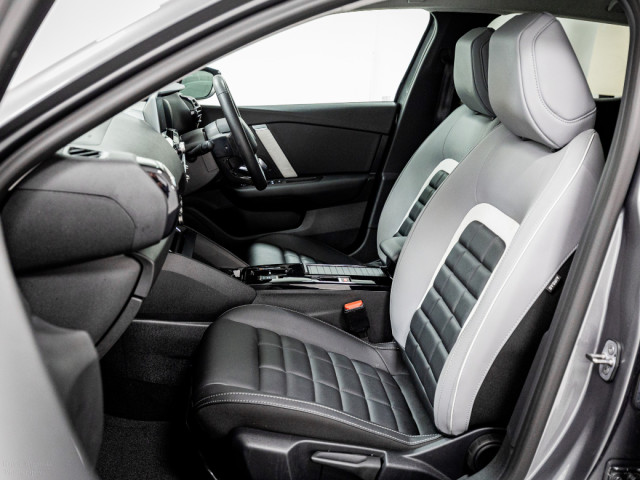 Image for 2025 Citroen C4 e-MAX 54kWh 155HP