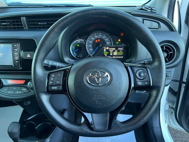 Image for 2019 Toyota Yaris 1.5 HYBRID // NEW 2 YEAR NCT // REVERSE CAMERA // DIGITAL CLIMATE CONTROL