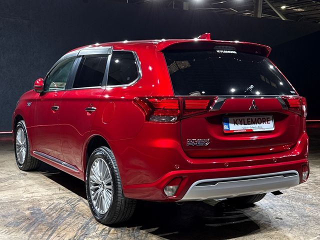 Image for 2020 Mitsubishi Outlander 2.4 BLACK HALF LEATHER - FACTORY ALLOYS - ANDROID AUTO / APPLE CAR PLAY