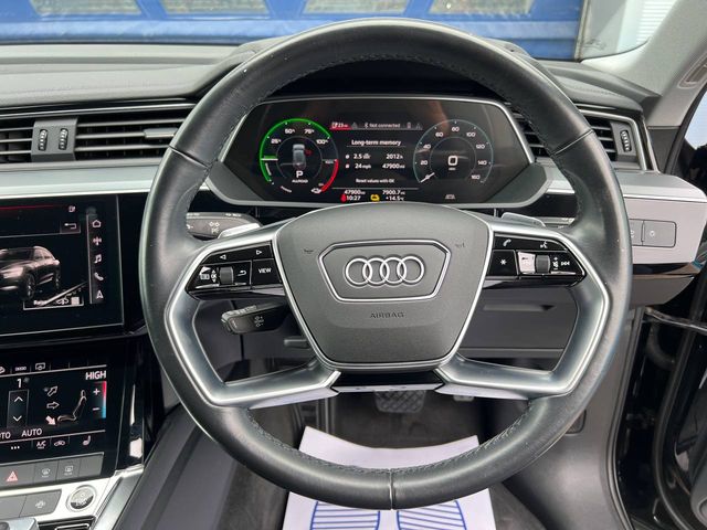 Image for 2021 Audi e-tron 50 QUATTRO // ADAPTIVE AIR SUSPENSION // NEW 22" RSQ8 ALLOYS // MULTIMEDIA DISPLAY