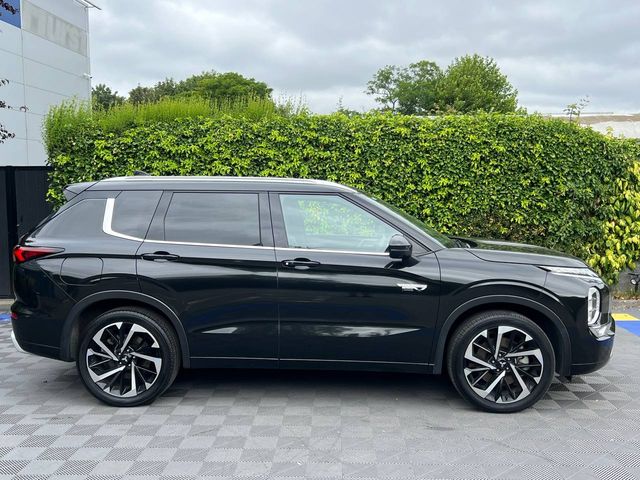 Image for 2022 Mitsubishi Outlander 7-SEATER 2.0 HYBRID ** HUGE SPEC ** // OPENING PAN ROOF // LEATHER HEATED MASSAGE SEATS // 360 PARKING CAMERAS