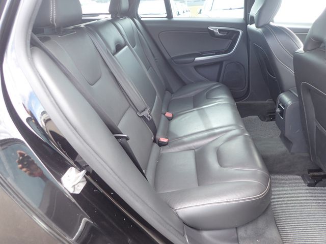 Image for 2016 Volvo V60 2.0 D4 DYNAMIC PLUS DIESEL 190 BHP AUTO // FULL LEATHER ELECTRIC SEATS // REVERSING CAMERA // CRUISE CONTROL // LANE ASSIST // COLLISION WARNING SYSTEM // LOW KMS // TOP SPEC // UPGRADED SPORT ALLOYS