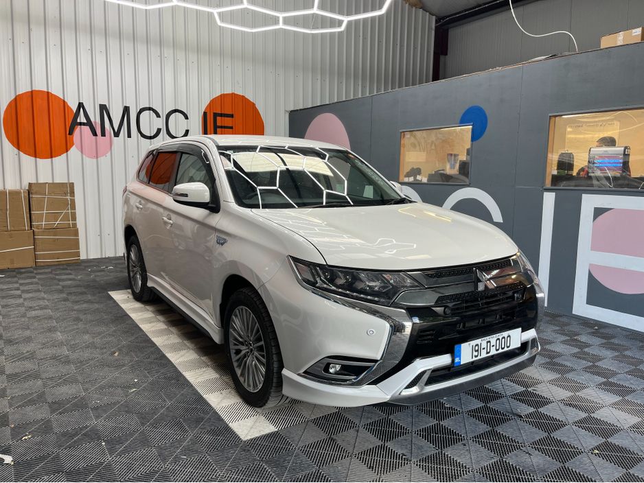 Image for 2019 Mitsubishi Outlander €21950 2019 MITSUBISHI OUTLANDER 2.4 AUTOMATIC / CRUISE CONTROL / REVERSE CAMERA / ELECTRIC MEMORY & HEATED SEATS / PADDLE SHIFTERS / HEATED STEERING WHEEL AND MORE