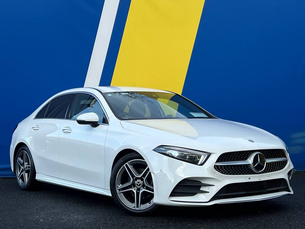 Image for 2020 Mercedes-Benz A Class A200d AMG-LINE PREMIUM PLUS ** HUGE SPEC ** // LEATHER/ALCANTARA HEATED POWER SEATS // VIRTUAL COCKPIT // WIRELESS CHARGING