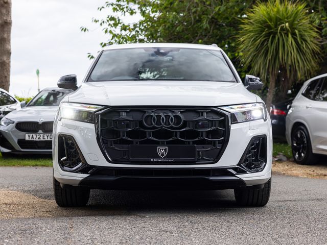 Image for 2026 Audi Q7 TFSI e S Line Black Edition