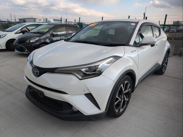 Image for 2017 Toyota C-HR G Package Leather seats