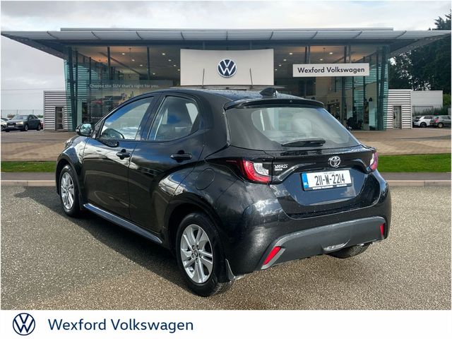Image for 2021 Toyota Yaris LUNA 1.0