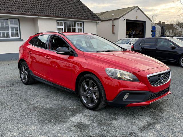 Image for 2016 Volvo V40 Cross Country 2.0 D4 CROSS COUNTRY BLACK SERIES DIESEL 190 BHP AUTOMATIC // FULL LEATHER ELECTRIC SEATS // REVERSING CAMERA // CRUISE CONTROL // LANE ASSIST // FULL HARMAN KARDON SURROUND SOUND SYSTEM // TOP SPEC