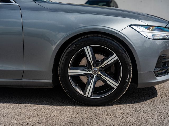 Image for 2018 Volvo S90 D4 R-DESIGN