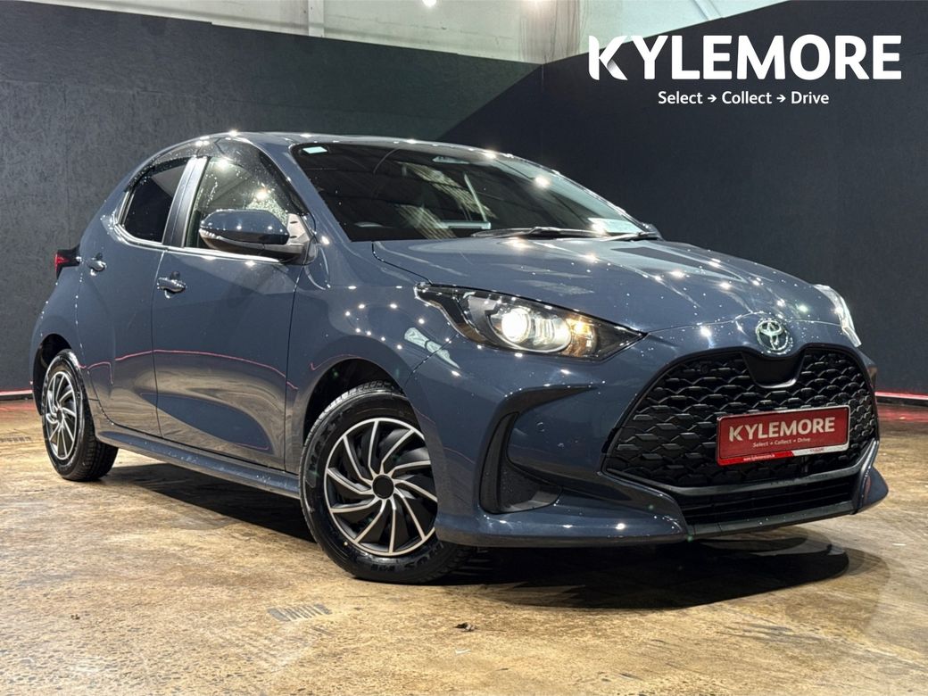 Image for 2024 Toyota Yaris 1.5L HYBRID - 14'' FACTORY ALLOY WHEELS - REVERSE CAMERA - CRUISE CONTROL - A/C HEATING CONTROLS