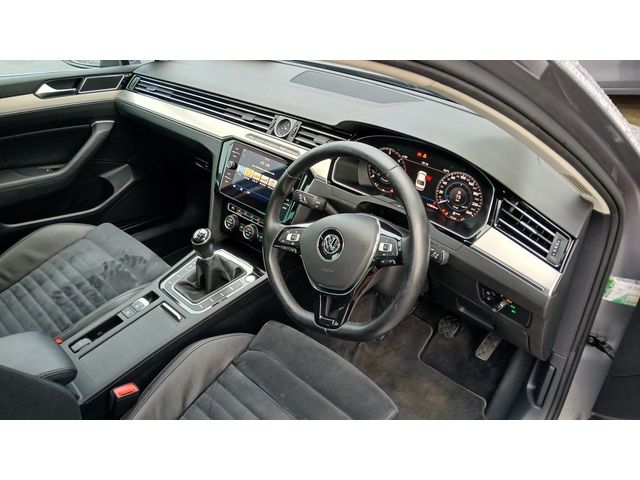 Image for 2019 Volkswagen Passat Highline 2.0 TDI 150HP **REAR VIEW CAMERA, APP CONNECT, JUST IN**
