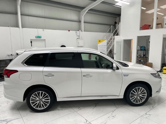 Image for 2020 Mitsubishi Outlander 2.4L Plug-in EV S-Edition 5 seat