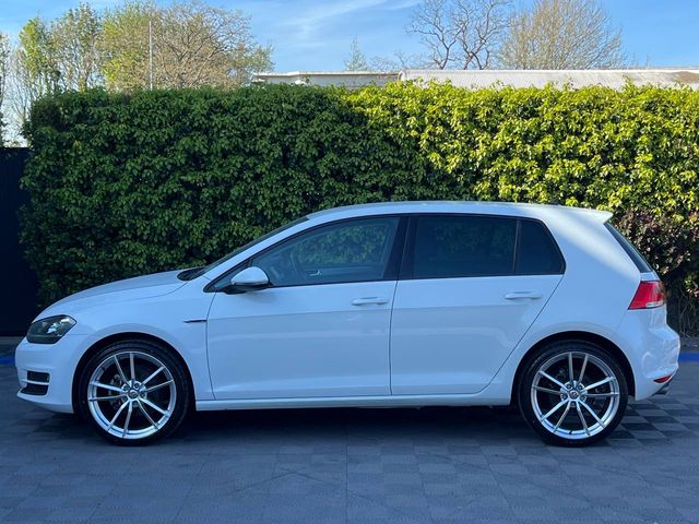 Image for 2017 Volkswagen Golf R-LINE PACK 1.2 TSI // FULL SERVICE HISTORY // NEW 19" ALLOYS // APPLE CARPLAY/ANDROID AUTO