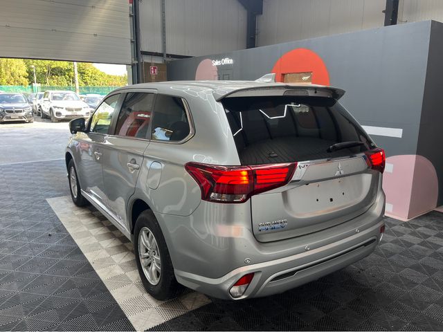 Image for 2020 Mitsubishi Outlander 2020 MITSUBISHI OUTLANDER PHEV LIMITED EDITION 2.4L HYBRID / 33K KMS / HEATED SEATS, REVERSE CAMERA & MORE