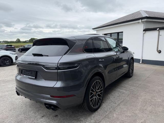 Image for 2023 Porsche Cayenne CAYENNE ESTATE E-HYBRID 5DR TIPTRONIC S 519 BHP