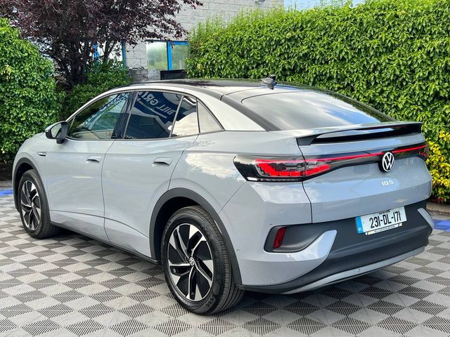 Image for 2023 Volkswagen ID.5 PRO BUSINESS 77KWH // 19" DIAMOND CUT ALLOYS // LEATHER/ALCANTARA INTERIOR // APPLE CARPLAY/ANDROID AUTO