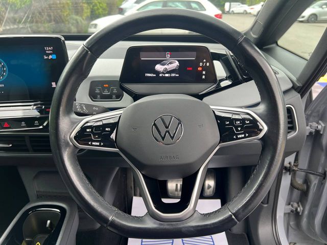 Image for 2021 Volkswagen ID.3 PRO FAMILY 58KWH // PAN SUNROOF // WIRELESS CHARGING BAY // DUAL ZONE CLIMATE CONTROL // DIGITAL CLUSTER