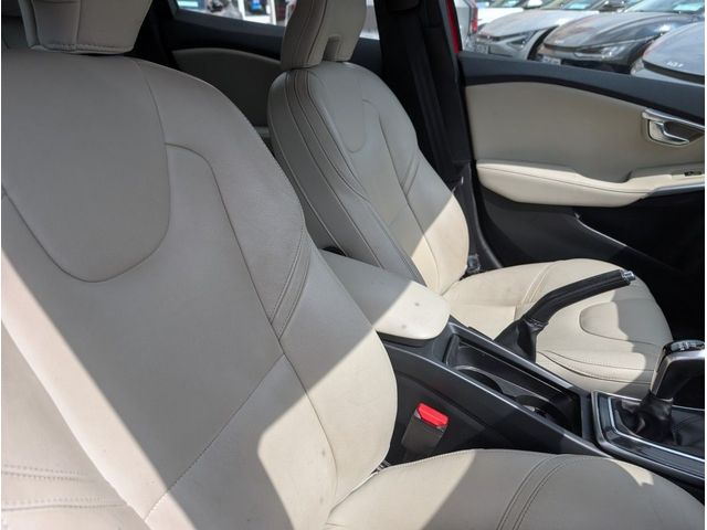 Image for 2017 Volvo V40 D2 (120hp) Momentum Edition