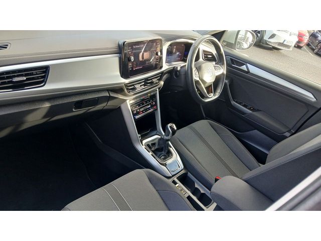 Image for 2024 Volkswagen T-Roc LIFE 2.0 TDI M6F 116HP **REAR VIEW CAMERA, APP CONNECT, WINTER PACK**