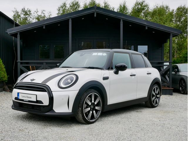 Image for 2024 Mini Cooper AUTO, PAN ROOF, BLACK LEATHER INTERIOR, LED HEADLIGHTS, REAR VIEW CAMERA, HEATED SEATS