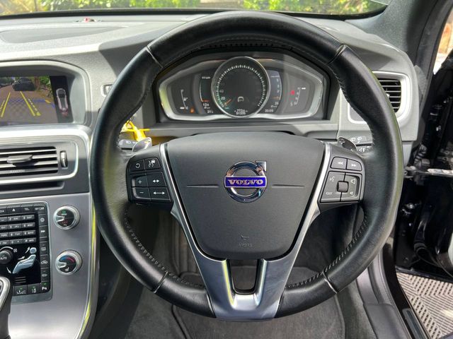 Image for 2017 Volvo V60 D4 2.0 D // REVERSE CAMERA // SERVICE HISTORY // ADAPTIVE CRUISE CONTROL