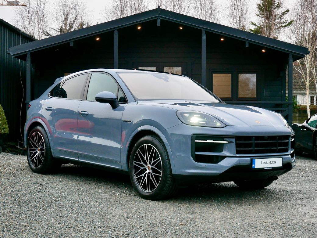 Image for 2025 Porsche Cayenne COUPE V6 E-HYBRID