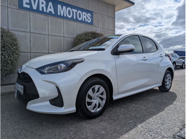Image for 2023 Toyota Yaris X HYBRID AUTOMATIC 1.5 PETROL //KEYLESS ENTRY//REVERSE CAMERA//ADAPTIVE CRUISE CONTROL//