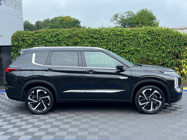 Image for 2023 Mitsubishi Outlander 7-SEATER 2.4 HYBRID AUTO ** HUGE SPEC ** // DIAMOND CUT ALLOYS // MASSAGE SEATS // 360 PARKING CAMERAS