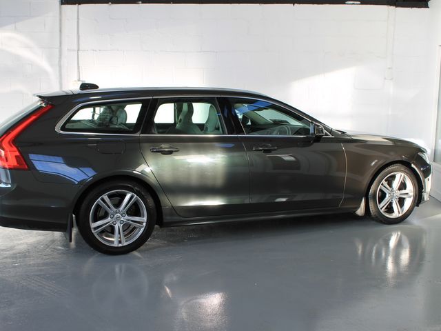 Image for 2019 Volvo V90 D4 MOM 5DR Auto