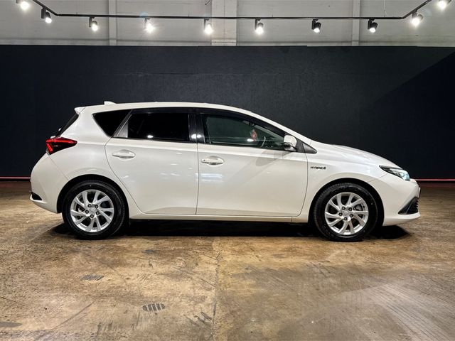 Image for 2017 Toyota Auris HYBRID 1.8L AUTOMATIC - FACTORY ALLOYS - BLACK HALF LEATHER - CRUISE CONTROL