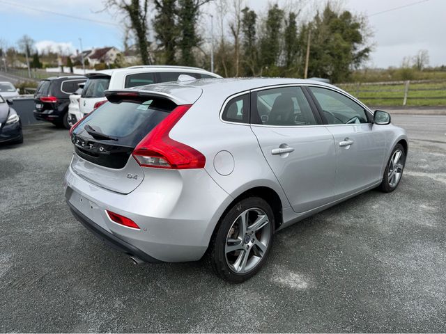 Image for 2016 Volvo V40 2.0 D4 SE LUXURY PLUS DIESEL AUTOMATIC // MASSIVE SPEC // FULL HEATED LEATHER // REVERSING CAMERA // CRUISE CONTROL // LANE ASSIST // COLLISION WARNING SYSTEM // UPGRADED SPORT ALLOYS