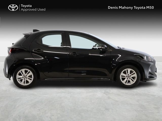 Image for 2023 Toyota Yaris Luna Hybrid