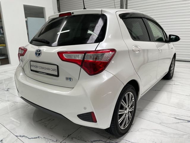 Image for 2017 Toyota Yaris Hybrid