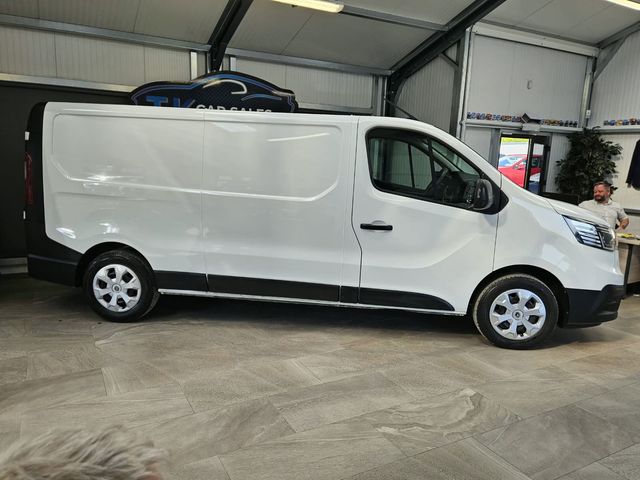 Image for 2023 Renault Trafic 
