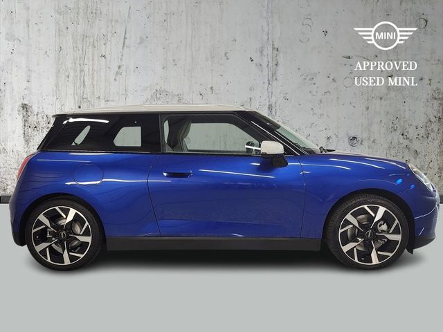 Image for 2024 Mini Cooper Cooper SE Classic