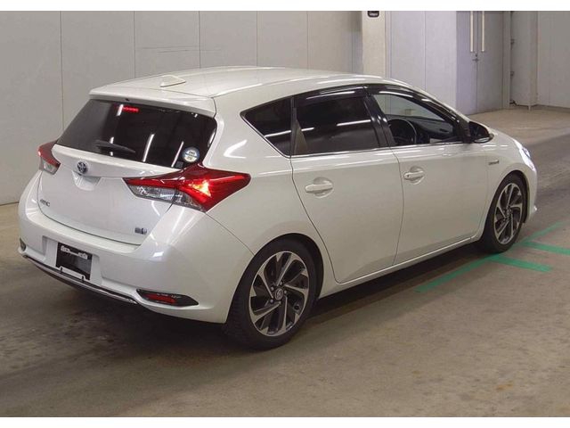 Image for 2016 Toyota Auris Hybrid 