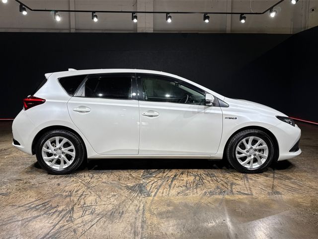 Image for 2018 Toyota Auris 1.8 HYBRID AUTOMATIC - FULL CREAM LEATHER UPHOLSTERY - REVERSE CAMERA
